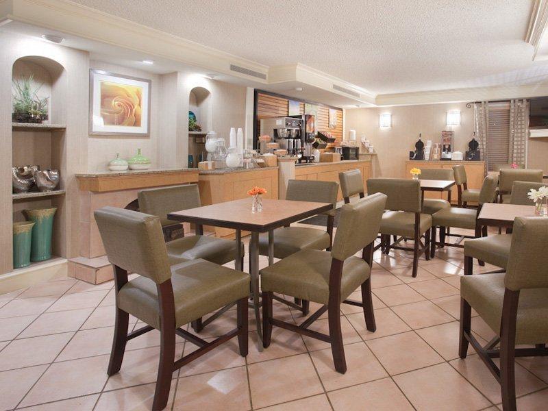 La Quinta Inn By Wyndham Denver Central Restaurant bilde