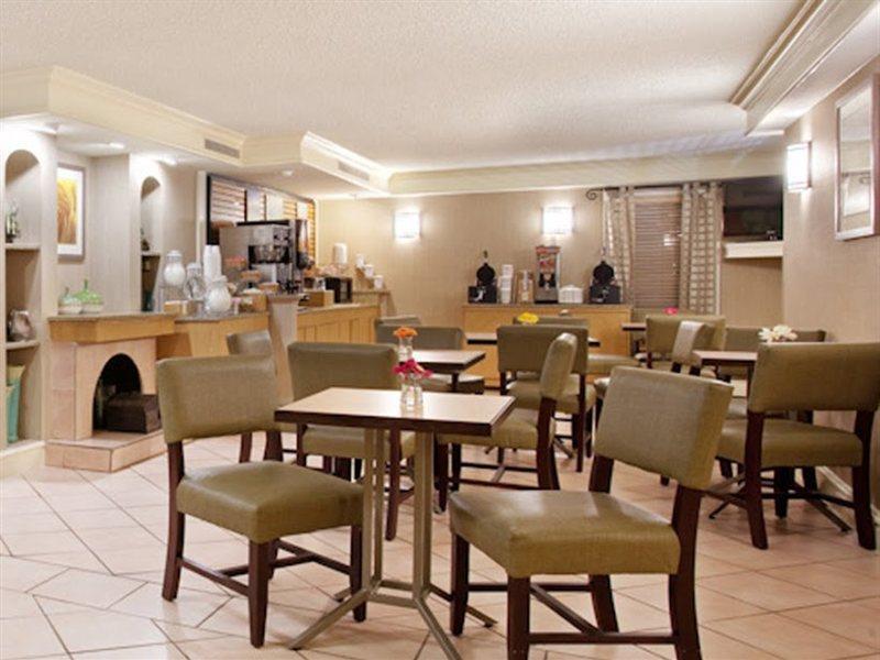 La Quinta Inn By Wyndham Denver Central Restaurant bilde